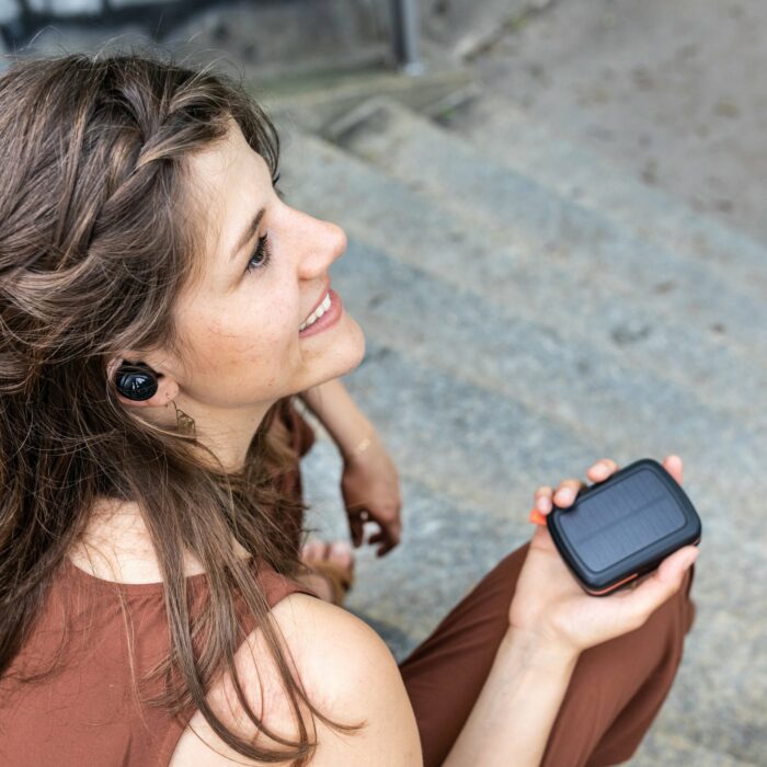 Lade Deine Ear-Buds über die Sonne